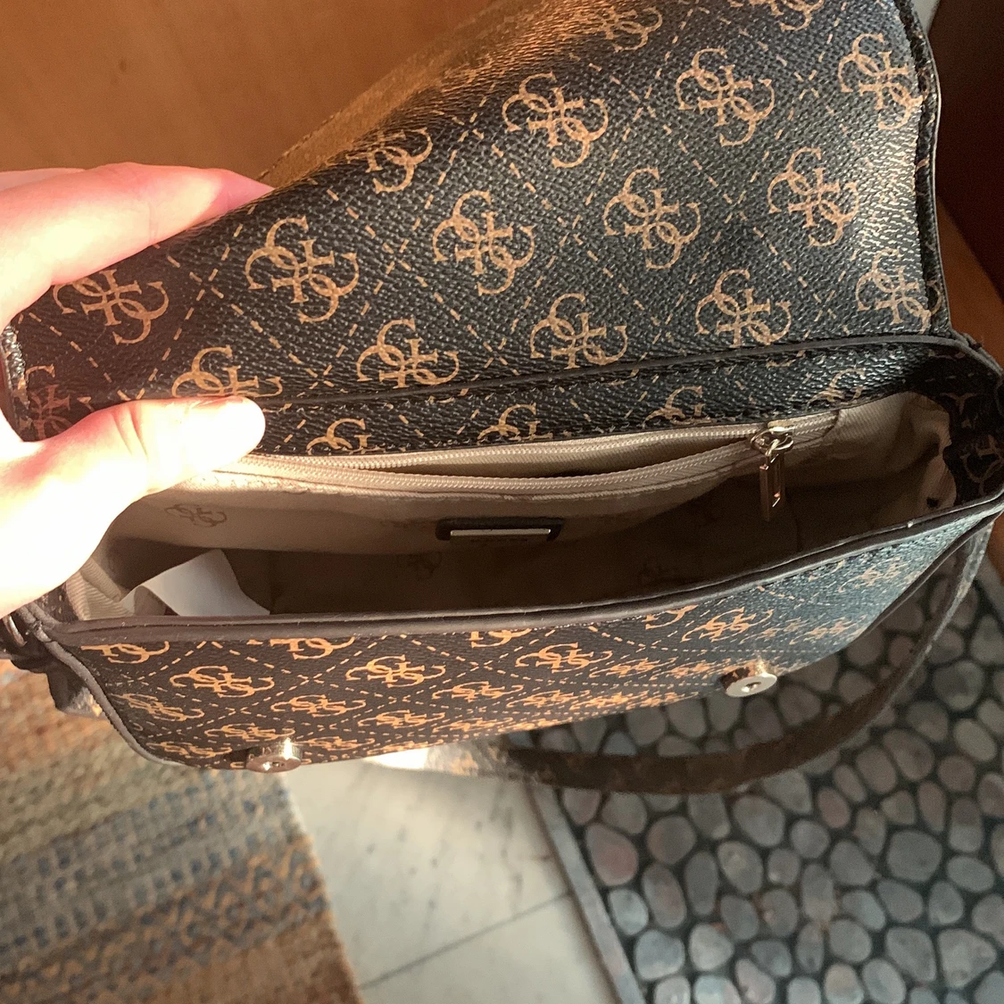 Guess axelväska - 91