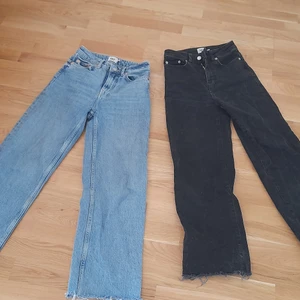 Jeans  - Säljer två par snygga jeans storlek xs 60 kr st eller båda för 120:-   Finns i skåne men kan skickas emot frakt :) 