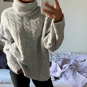 Stickad polotröja - Superfin stickad polotröja som jag tyvärr aldrig använder endast för att jag inte passar i färgen. 