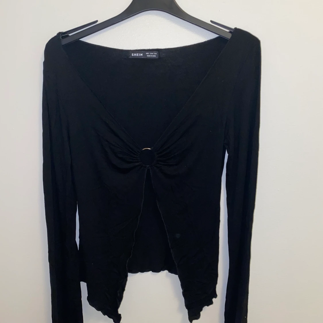 Svart Topp med fin detalj