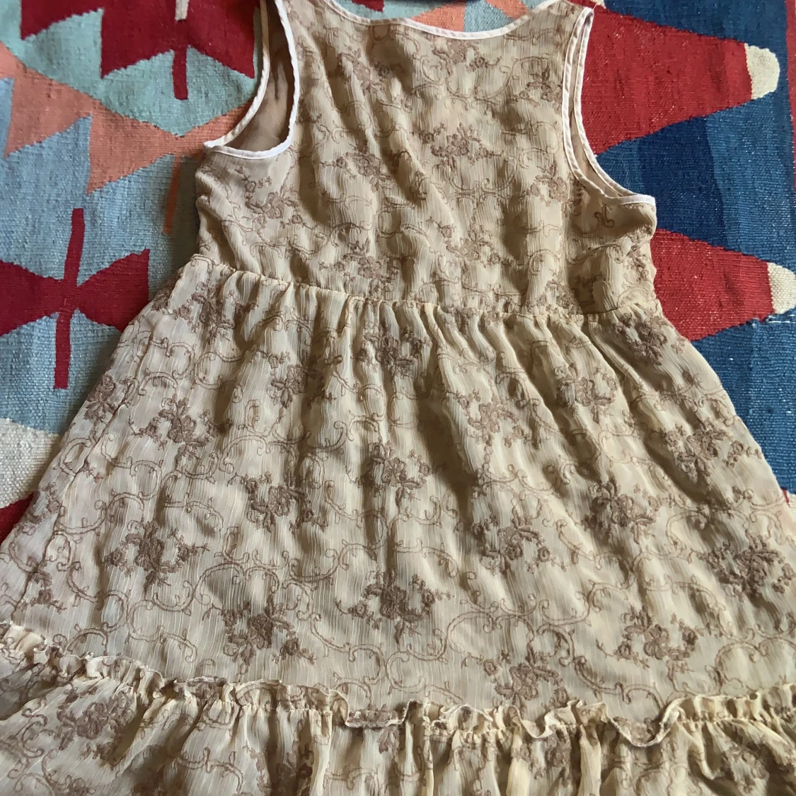 Klänning med volanger - 91