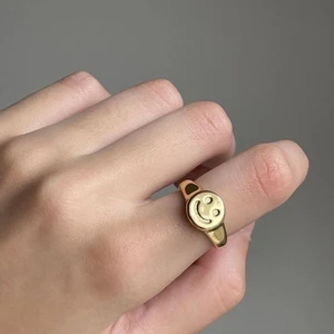 Smiley Ring - ☻ Smiley ring ☻ (Ej äkta guld) Frakt: 16kr