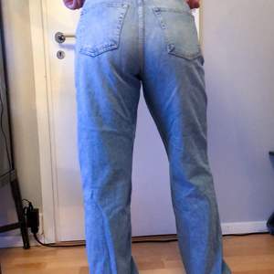 FRÄSCHA GINA TRICOT JEANS Klassiska straightleg jeans - baggy på mig pga för stora