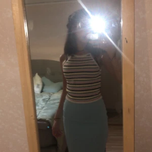 Färgat linne H&M - Ett färgat linne från H&M använd ett par gånger möts gärna upp så länge det är i Södertälje annars frakt vill du ha mera information kolla in min bio i profilen storlek är xs fast sitter bra på en S