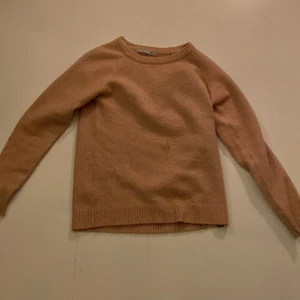 Stickad tröja - Super söt stickad tröja ifrån lager 157 i strl 160 men är väldigt stor i strl som har strl S💕