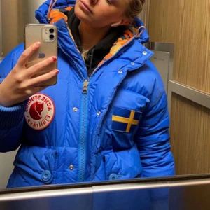 puffer jacket, acne x fjällräven - Knappt använd puffer jacket från Acne x Fjällräven. Köpt förstahand för 11 000kr. Vid snabb affär kan pris diskuteras. Säljer åt en vän <3