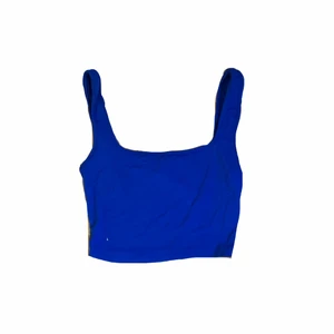 blå topp  - blå topp i en jätte fin nyans, hör av dig vid intresse. ❤️