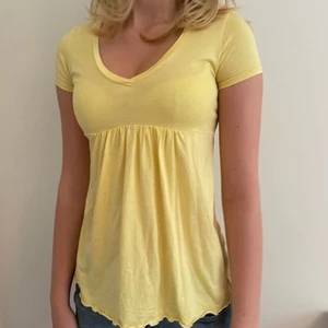 Gul topp  - Superfin gul topp i storlek S💕 30 kr + frakt💕