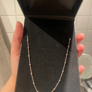 Silver halsband  - Silver halsband med små kulor, aldrig använt, som nytt, alltid förvarat i lådan 