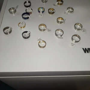 Ringar säljes billigt styck eller paket - Säljer alla dessa ringar antingen 50 kr styck eller alla för bara 250 kr de är i rostfritt stål. Alla är nya