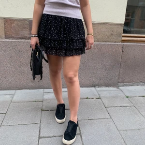 Volangkjol från Zara! Storlek S! - Superfin volangkjol med prickar! 