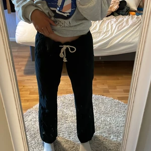 Linnebyxor Roxy  - Säljer domma linnebyxorna från roxy eftersom jag tycker dom är för korta (172) skulle nog sitta perfekt om du e runt 165. Storlek M men enligt mig är dom mer en XS-S  Ops köpare står för frakt 