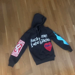 Lucky me i see ghost - Säljer min asballa hoodie då den inte kommer till användning. Använd typ 2ggr och skriv gärna om ni har några frågor eller är intresserade💖💗💓💘 (det står storlek M men skulle säga att den passar mellan XS-M)