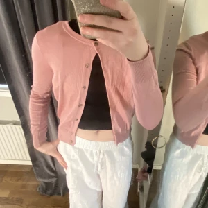 Kofta - Fin kofta från hm aldrig använt där av säljer jag den❤️