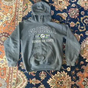 Florida college hoodie. Storlek S. Skick 5/10