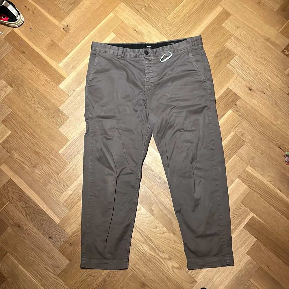 Hugo Boss tapered fit chinos. Jeans & Byxor.