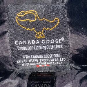 CANADA GOOSE (gammal model) - Hej, jag säljer min canada goose väst, storlek (XS)