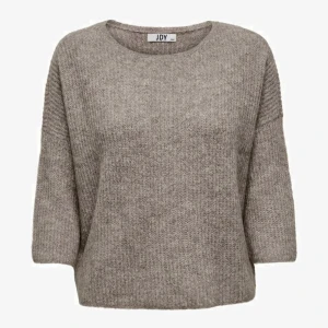 Trekvartsärmad tröja - Säljer denna super fina trekvartsärmade tröjan. Köpt ifrån only. Storleken är M/L men passar mig fint som är S. Hör gärna av dig vid fler bilder. Finns inga defekter på tröjan. Färgen är lite beige/brun 🌸💗