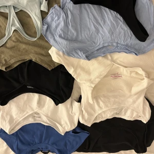 Toppar - Flera olika toppar med olika utseende. En för 40 kr alla för 200kr💕