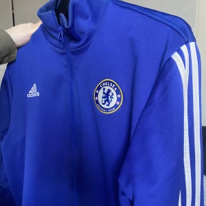 Chelsea adidas trackjacka - Adidas track jacket med Chelsea märke på, storlek M, bra skick