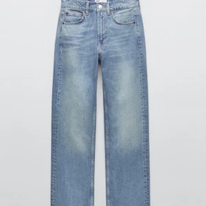 Zara midwaist jeans - Säljer dessa populära zara jeans, då dem inte kommit till användning. Endast provade, pris kan diskuteras, hör av er vid frågor🫶🏻