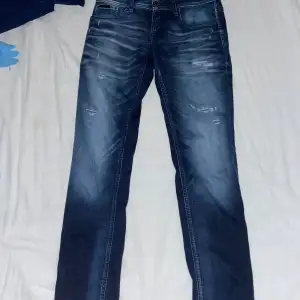 Antony morato jeans aldrig använda, storlek 31/32 jag är 188cm och dom är lite tighta.