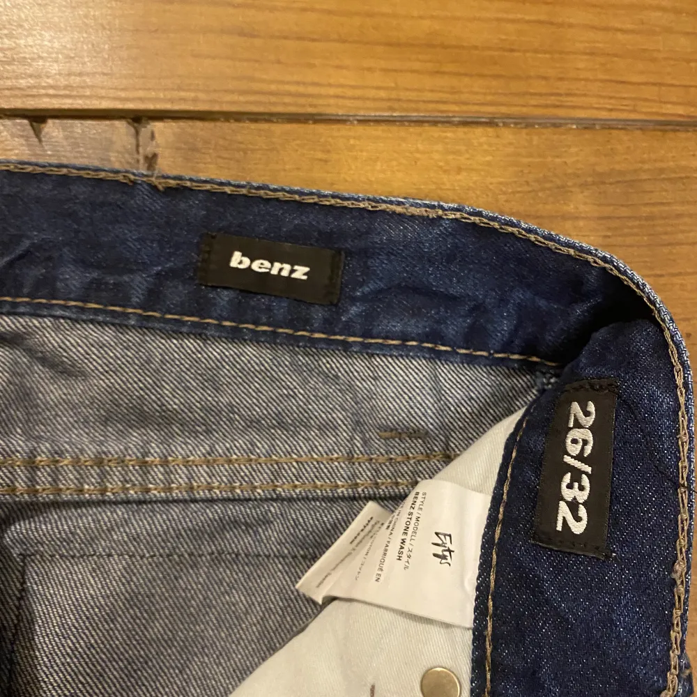 Eytys Benz Jeans i mörkblå färg. Jätte bra skick, knappt använda. Fraktas från Amsterdam. Original pris: 2500 kr. Jeans & Byxor.