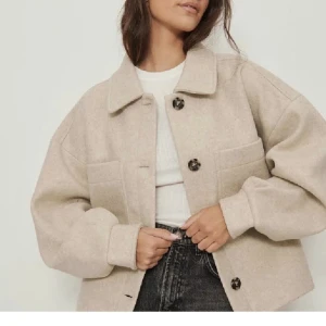 Kappa - En jättefin beigh kappa från Nakd. Storlek S. Fint skick och pris kan diskuteras💖 frakt ingår inte i priset! 