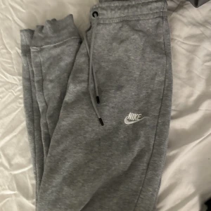Nike mjukis - Säljer dessa fina nikemjukis i strl xs🌸. 130kr plus frakt😊