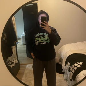 Hoodie st M - Köparen står för frakten 