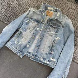 Jeansjacka - Storlek S/M 