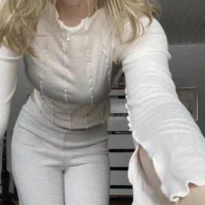 Mjukisbyxor  - Sköna mjukisbyxor från zara som är lite korta för min smak. Är 176 så skulle passa någon lite kortare.