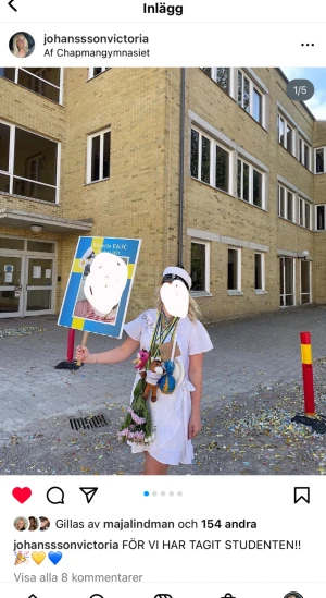 Studentklänning - Säljer min studentklänning från Nelly. Storlek 36, använd 1 gång!  