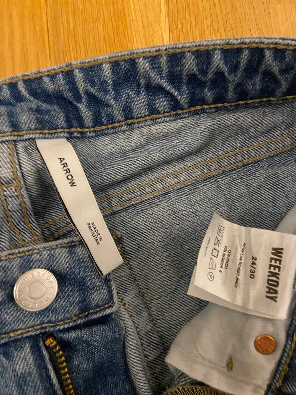 Arrow Low Rise Jeans 24/30 - 90