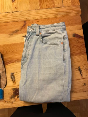 Voyage 27/32 - Fina weekday voyage jeans i storlek 27/32!