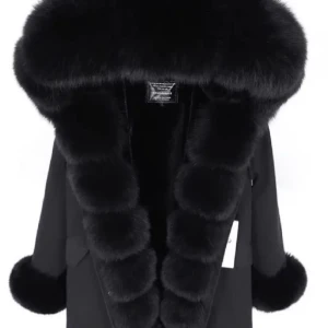 Päls parka  - Säljer min fina päls jacka som endast är använd 2 månader, jackan är i fint skick🤍 