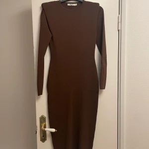 Klänning från NAKD - Brun klänning från nakd använd 1 gång