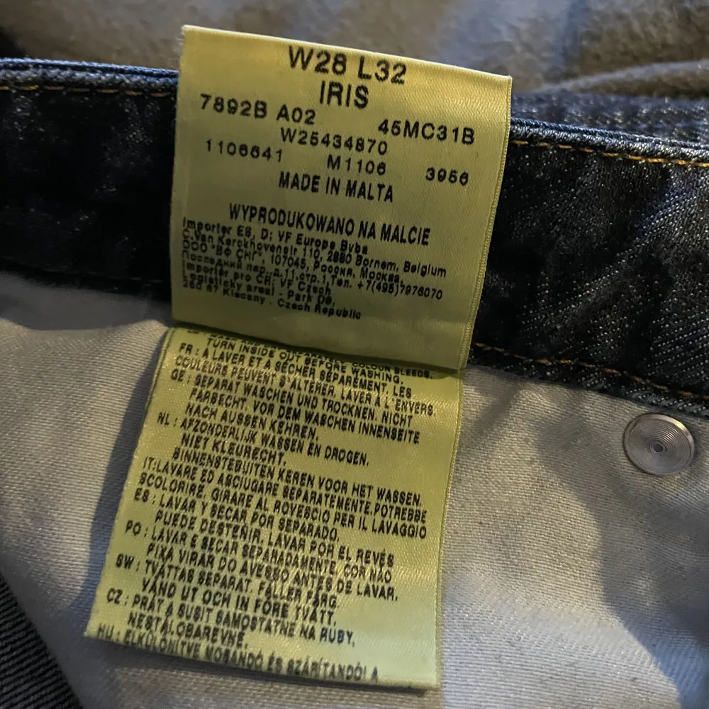 Wrangler Jeans säljes. Straight passform.  Hämtas i Stockholm eller skickas.  Kan gå ner i pris vid snabb affär.. Jeans & Byxor.