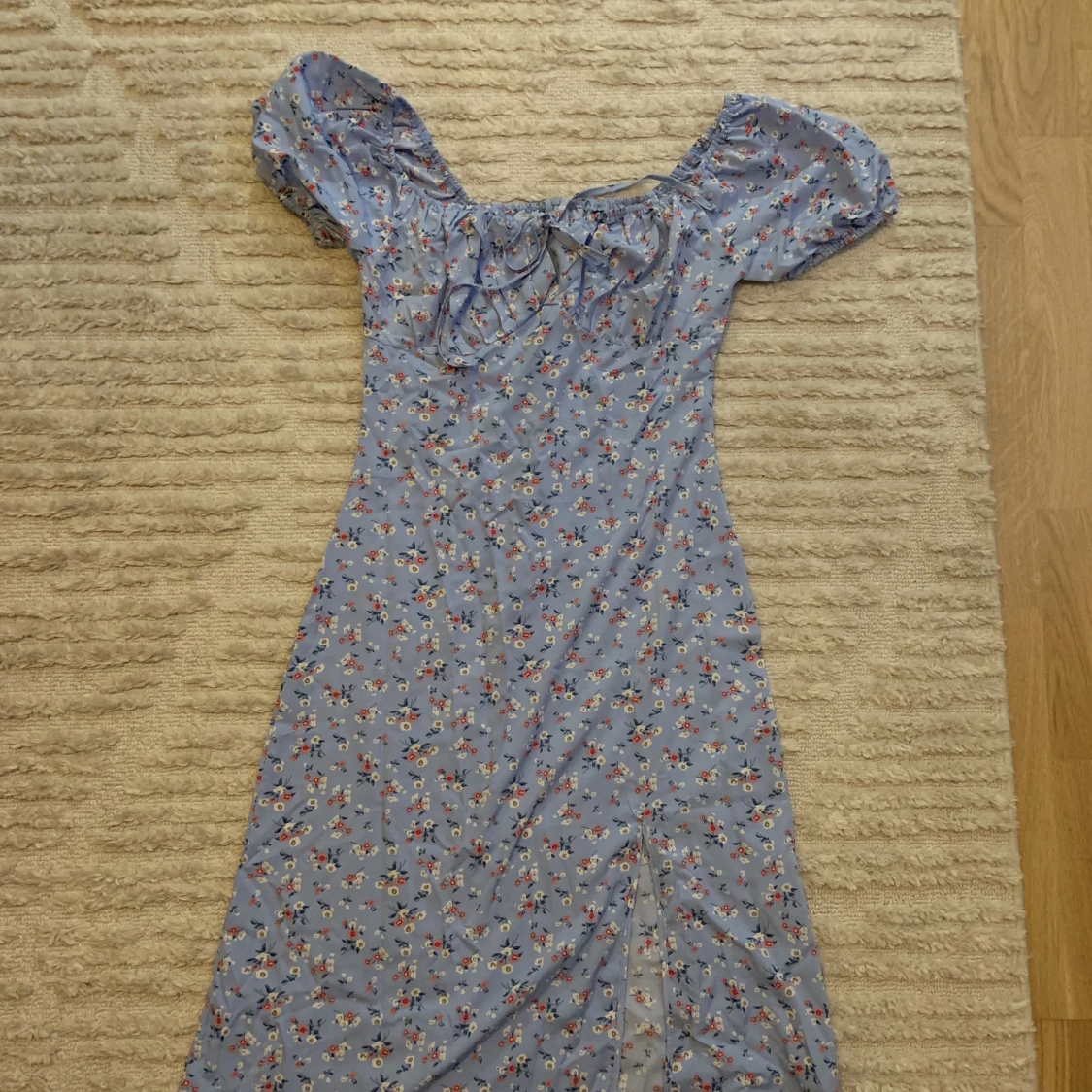 Blå blommig klänning  - 90