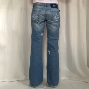 Victoria Beckham jeans - !Använd köp nu om du vill köpa/kontakta mig privat! Bootcut jeans från Victoria Beckham🫶Midja:78 Innerbenslängd:78 Jag är 169 med W28 som referens