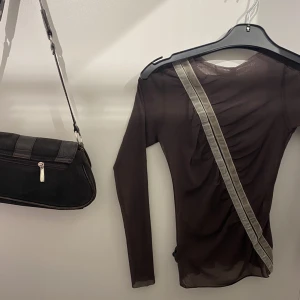 Genomskinlig fest topp - Genomskinlig fest topp , brun