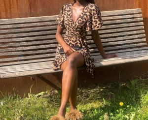 Leopard klänning  - Leopard knytklänning! Endast använd 1 gång.   Passar mig med storlek xs Storlek: S