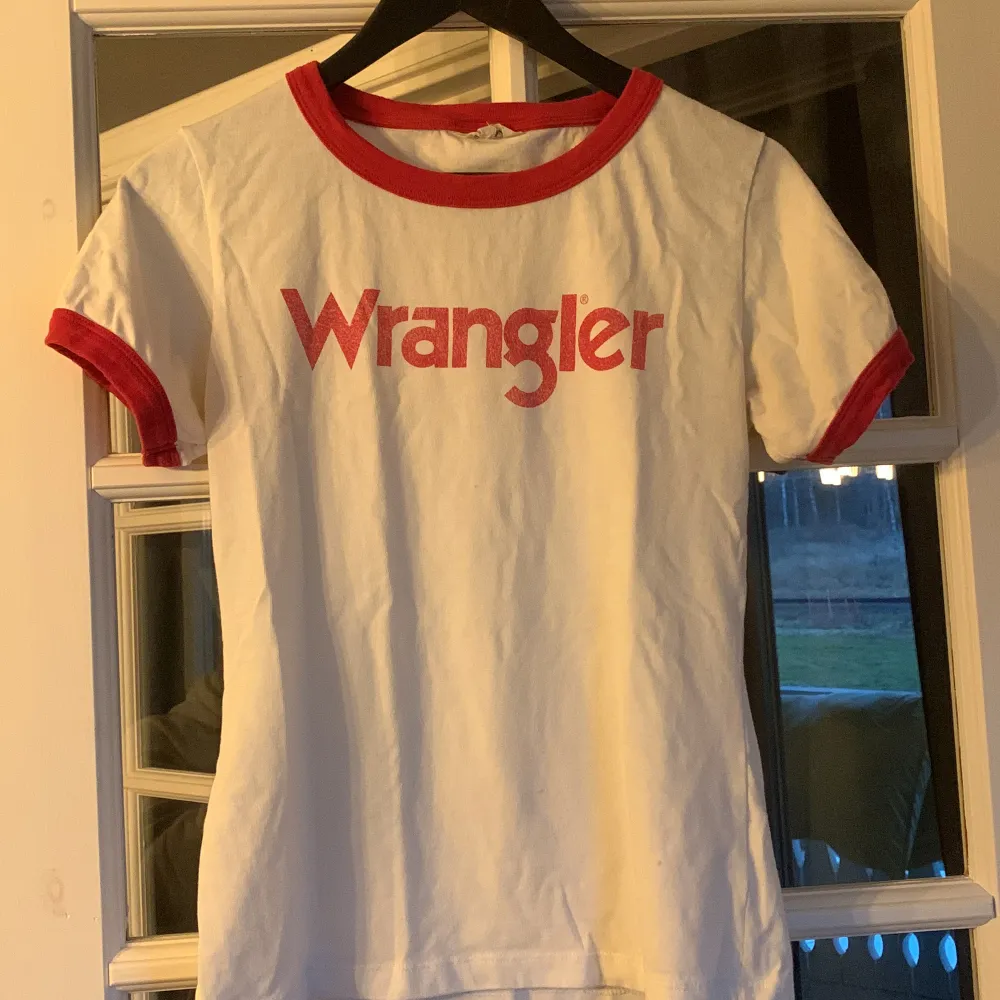 T-shirt från Wrangler, använd men i gott skick . T-shirts.