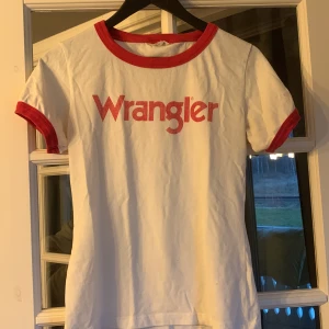 T-shirt wrangler - T-shirt från Wrangler, använd men i gott skick 