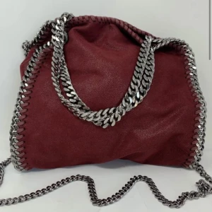 Stella McCartney väska - SÅLD. Men kolla gärna andra annonser har fler väskor! 