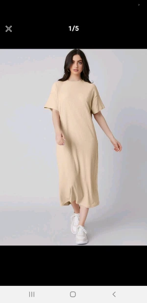 Beige klänning  - Jätte skön klänning med mjukt tyg