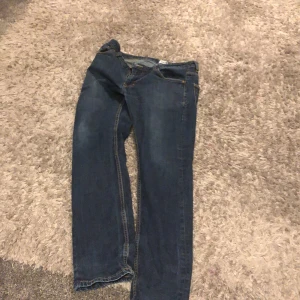 Lager 157 Jeans  - Lager 157 Jeans slimy passar fan med allt, liksom du kan ha den överallt och det består av 90 % bomull och är ganska bekväm när du har på dig. Snälla hjälp