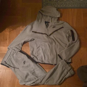 Nike tech fleece set - Köpt från Nikes hemsida förra året, bra skick.
