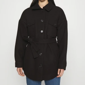 NLY TREND kappa - Säljer min kappa från nly trend då jag köpt en ny kappa. Bra skick och inte använd så mycket😊 Skriv för frågor eller vid intresse