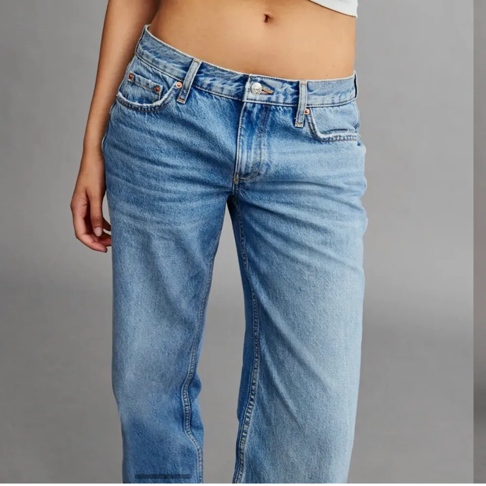 Jeans från Gina använda 2 ggr och är som nya!! Ordinariepris 499 jag säljer för 280kr! Kan skicka fler bilder om så önskas!🫶🏼. Jeans & Byxor.